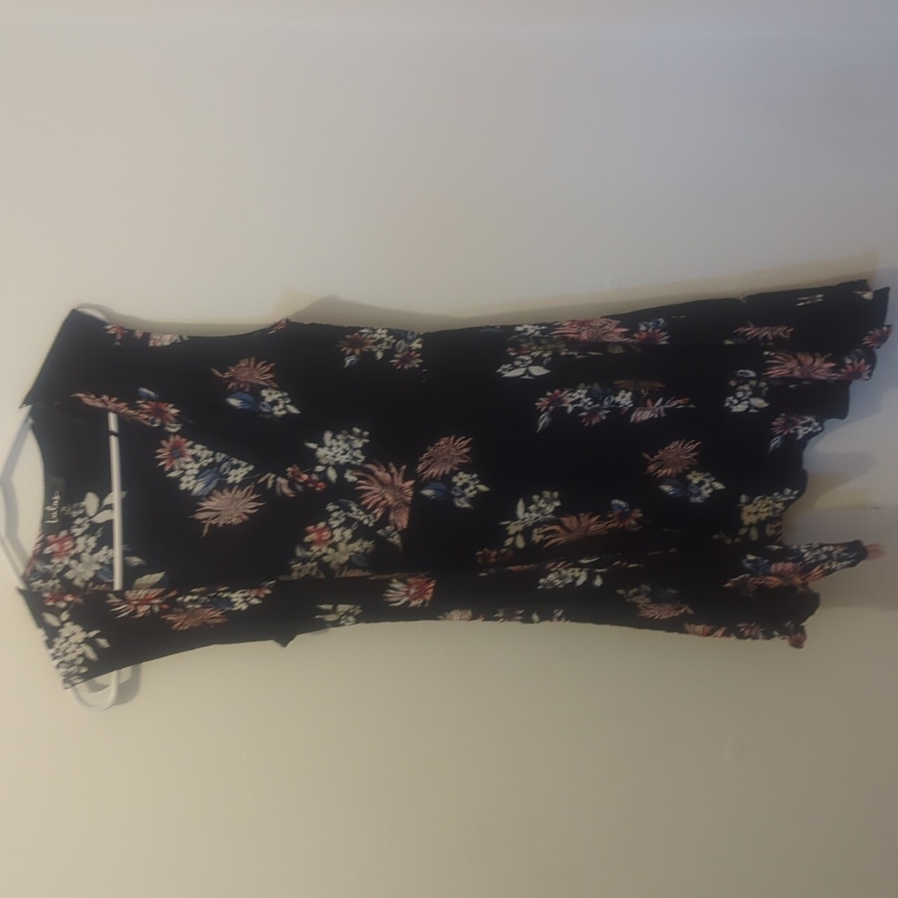 Lulu's sleeveless wraparound tie dress women's medium black with floral print